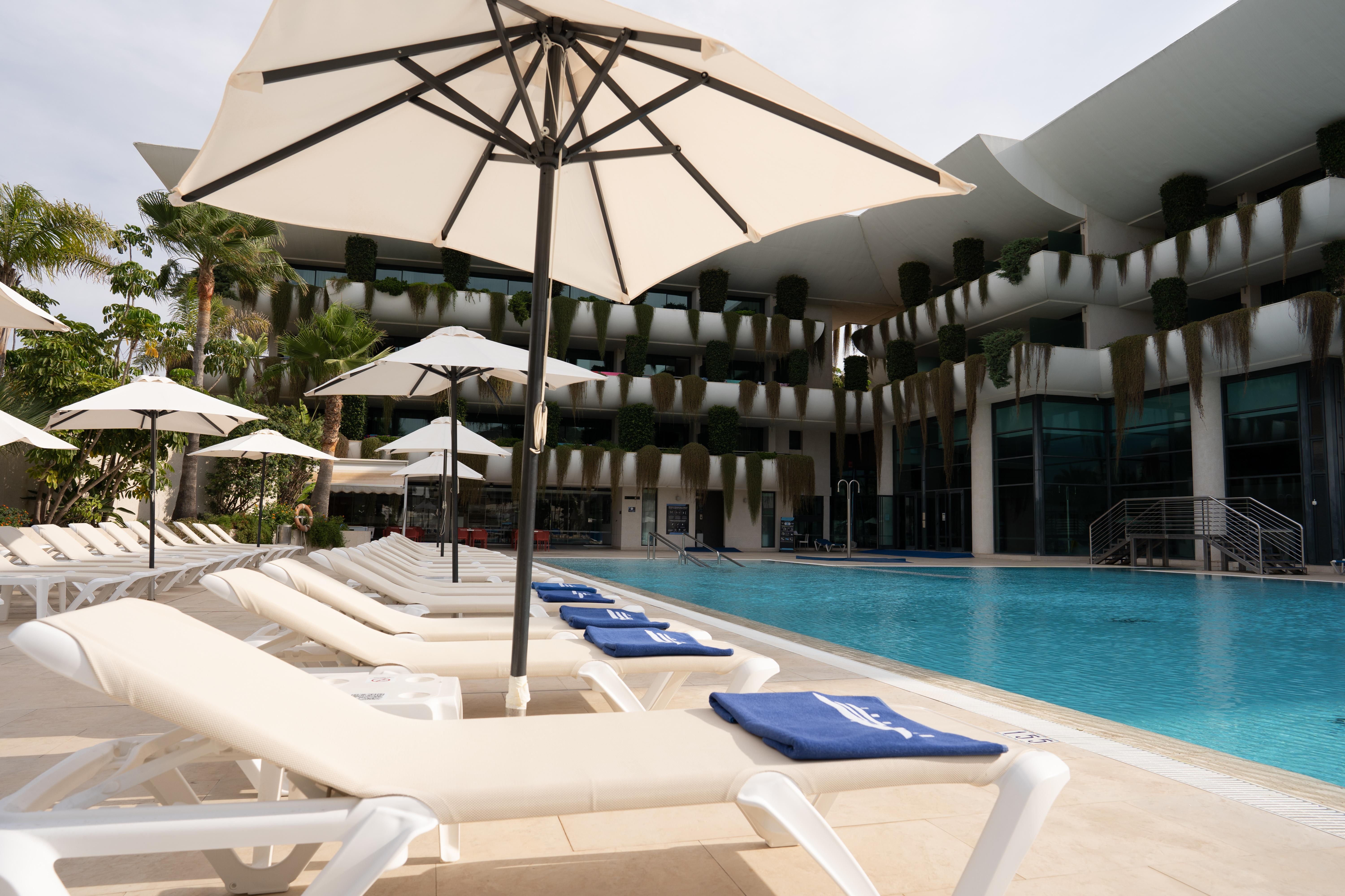 Hotel Deloix 4* Sup Benidorm Bagian luar foto